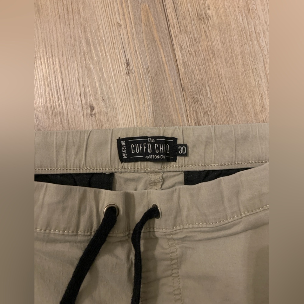 Size 30, cotton on. These are chino joggers. Like new.